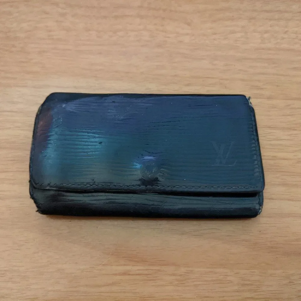Louis Vuitton Epi Key Holder/Wallet #56💥PRICE DROP💥
